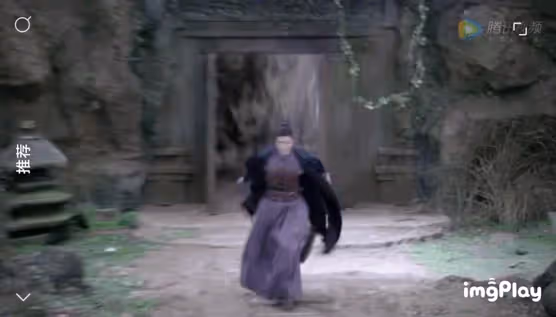 臉上一坨矽膠?