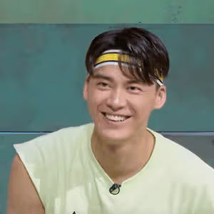 臉上一坨矽膠?