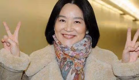 同是瓊女郎翻紅,秦嵐被贊是白月光,而她卻伴隨各種黑料撲面而來