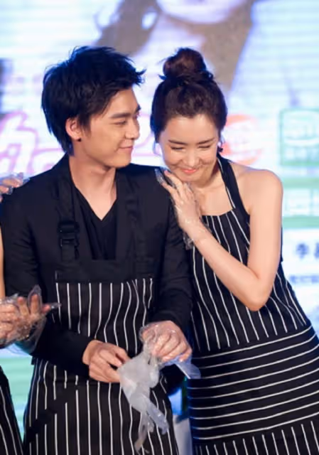 李易峰：古裝男神圈粉無數，當年拋棄他的李多海，如今後悔了嗎
