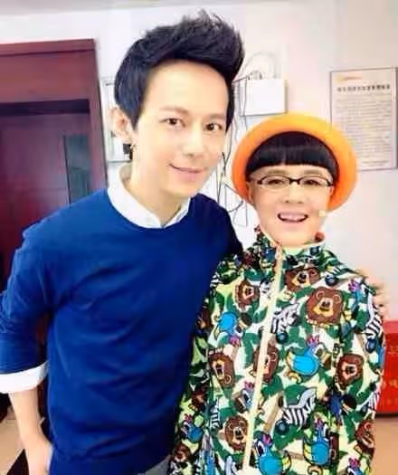 金龜子22歲女兒將結婚!與男友相戀9年很般配,何炅謝娜忙送祝福