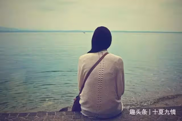 老公偷偷給前妻30萬買房,繼子生病卻不拿一分錢,妻子淚崩:離婚