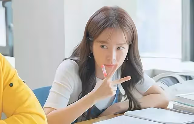 婚禮上,新娘不要3萬改口費被娘家弟扔酒瓶:我的錢你憑啥不要?