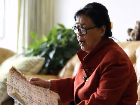 婆婆逼媳婦交工資卡,她不肯倆母子大打出手,去趟醫院,全家蒙