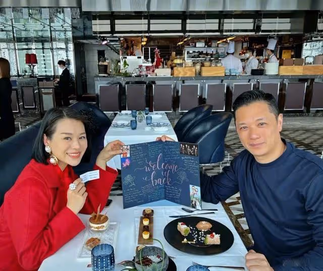 胡杏兒曬和老公浪漫約會照,頭上白髮搶鏡,被指連生三兒影響身體