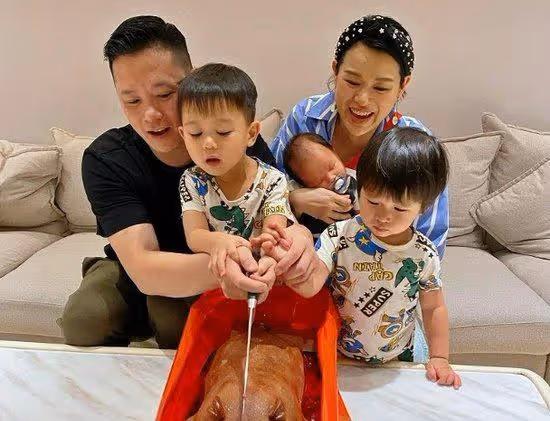 胡杏兒曬和老公浪漫約會照,頭上白髮搶鏡,被指連生三兒影響身體
