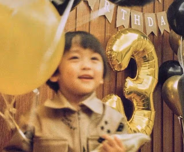 幸福!TVB著名夫妻檔為大兒子舉辦3歲生日派對,一家高顏值引熱議
