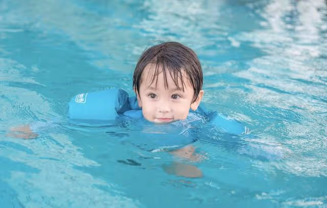 幸福!TVB著名夫妻檔為大兒子舉辦3歲生日派對,一家高顏值引熱議