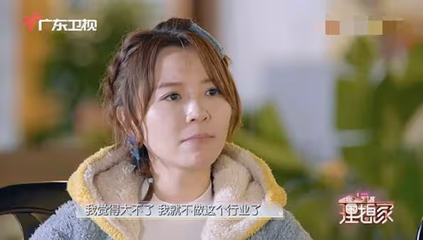伊能靜兒子女裝過情人節,站姿比女友人還婀娜,穿抹胸裙皮膚雪白