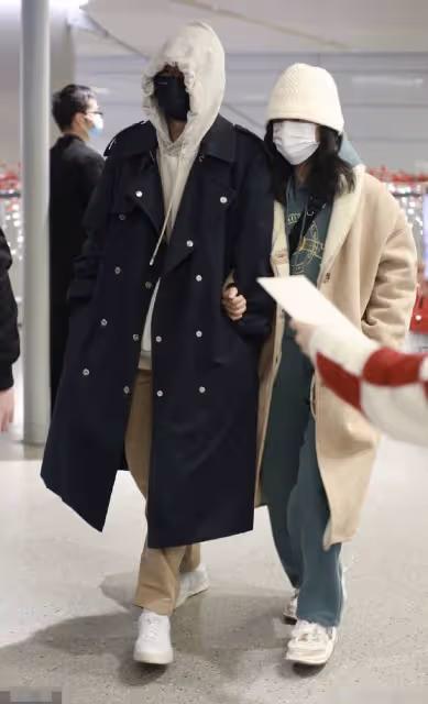 張傑謝娜跳單風波後首露面!遮擋全臉難以辨認,全副武裝疑為避嫌