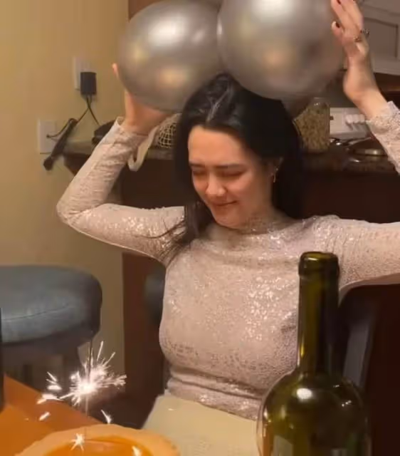 鍾麗緹大女兒被指太開放,躺浴缸與男友人肌膚相貼,已兩年未歸家