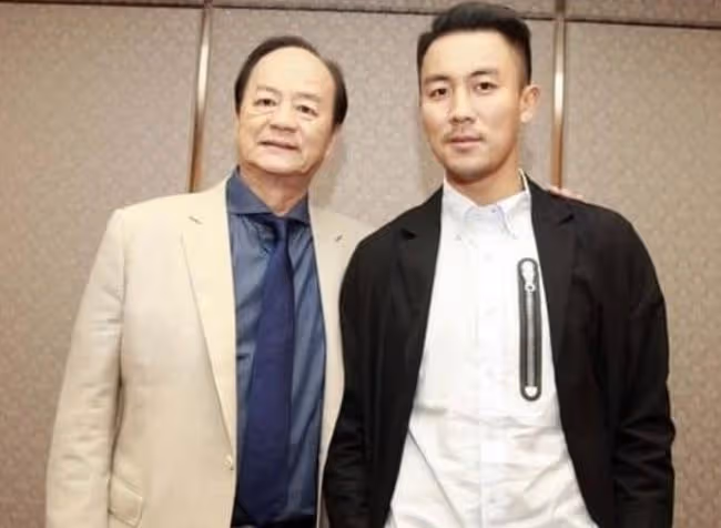 林曉峰一家同框,林母與弟弟狄龍長相相似,住所曝光裝修接地氣