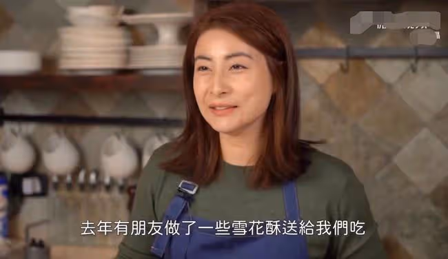 霍啟剛攜郭晶晶過情人節!兩人居家膩歪戴鑲鑽對戒,豪宅內景吸睛