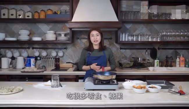 霍啟剛攜郭晶晶過情人節!兩人居家膩歪戴鑲鑽對戒,豪宅內景吸睛