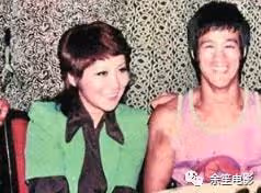 李小龍死在她家裡,向華強養她40年,丁佩真的不簡單