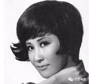 李小龍死在她家裡,向華強養她40年,丁佩真的不簡單