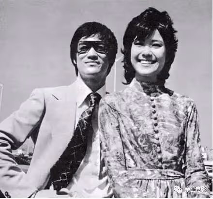 李小龍死在她家裡,向華強養她40年,丁佩真的不簡單