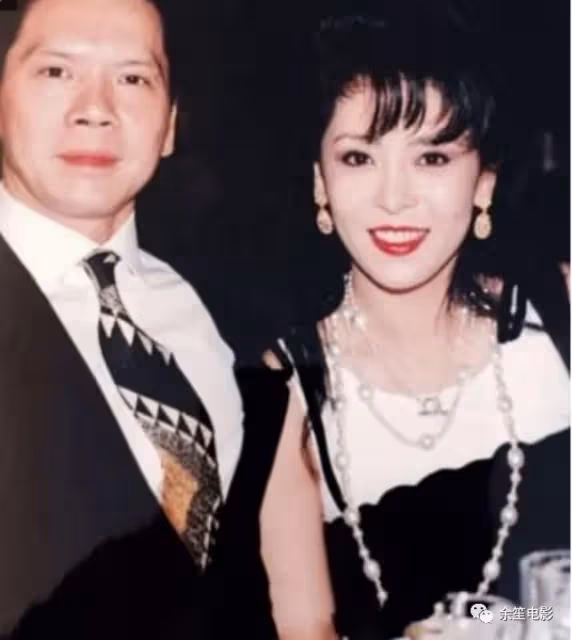 李小龍死在她家裡,向華強養她40年,丁佩真的不簡單