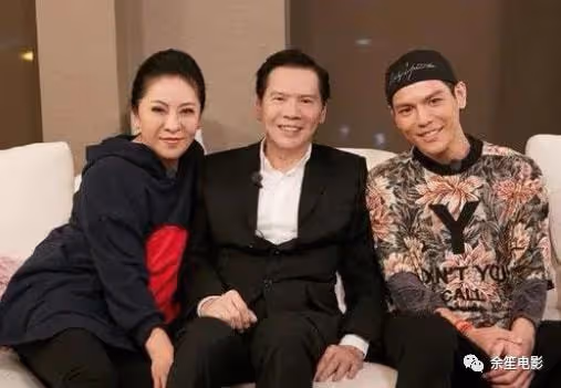 李小龍死在她家裡,向華強養她40年,丁佩真的不簡單