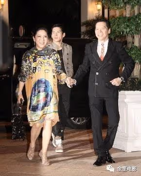 李小龍死在她家裡,向華強養她40年,丁佩真的不簡單