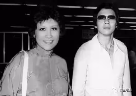 李小龍死在她家裡,向華強養她40年,丁佩真的不簡單