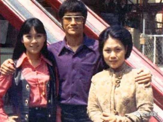 李小龍死在她家裡,向華強養她40年,丁佩真的不簡單