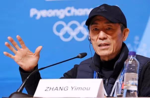 當陳婷曬幸福時、鞏俐挽著米歇爾時,誰還記得張導71歲的前妻?