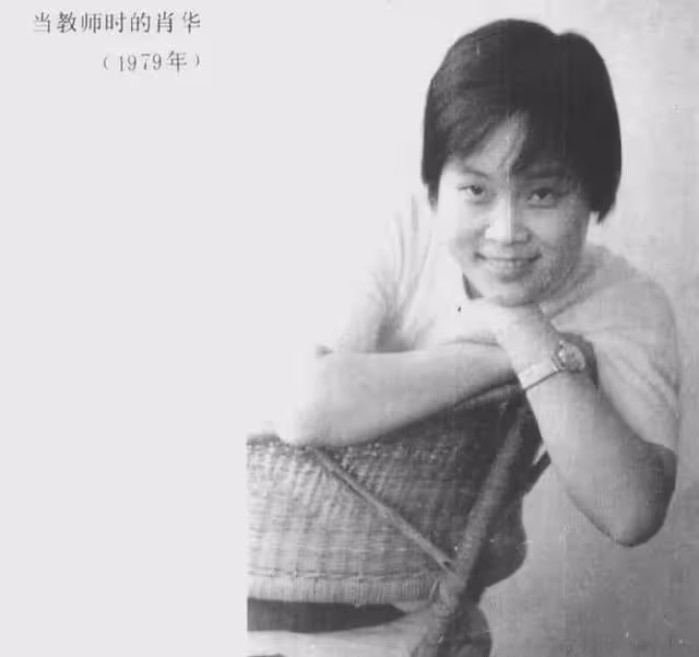 當陳婷曬幸福時、鞏俐挽著米歇爾時,誰還記得張導71歲的前妻?