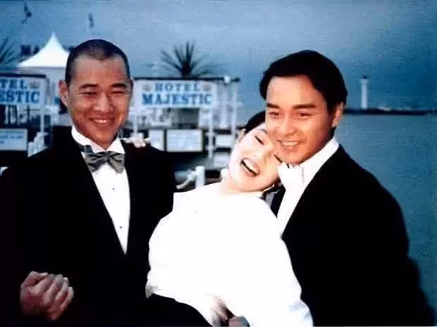 當陳婷曬幸福時、鞏俐挽著米歇爾時,誰還記得張導71歲的前妻?