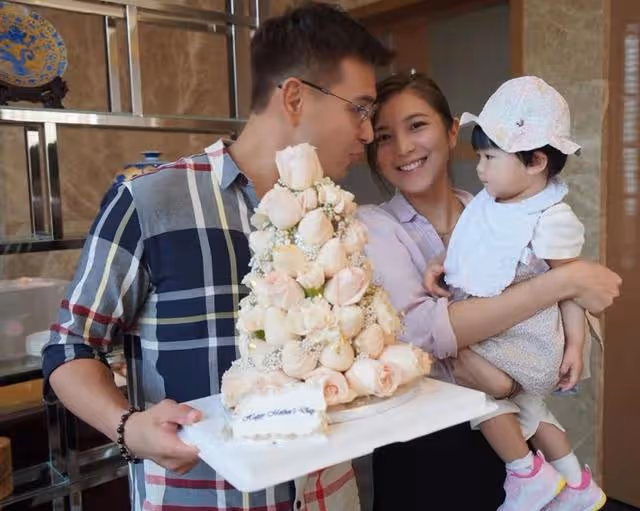 幸福!TVB視帝親自下廚和老婆過情人節,稱老婆是「夢幻型」