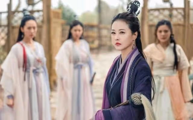 生活愜意!香港知名女星獨居北京萬尺豪宅,與愛狗相伴毫不孤單