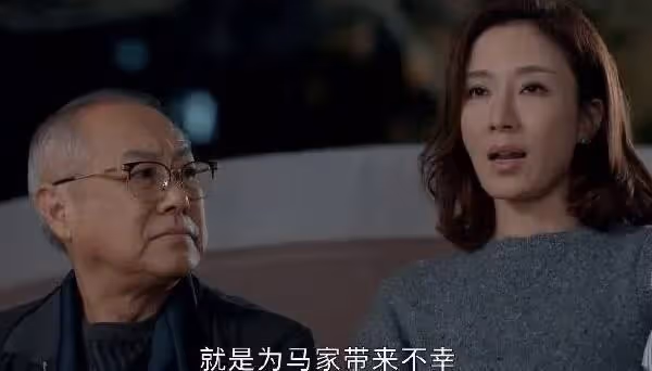 視後胡杏兒情人節曬夫妻合照,前額隱約露白髮,網友稱過於真實