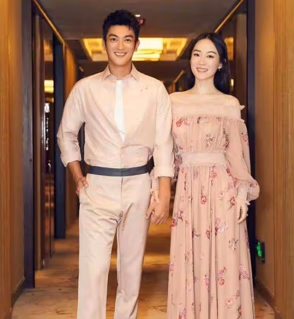 曝杜江寵妻人設疑崩塌,私聊女生要聯繫方式,霍思燕評論區秒淪陷