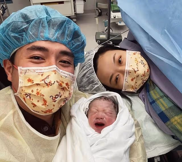 恭喜!TVB知名綠葉升級當爸,妻子僅用15分鐘便成功分娩產下一子