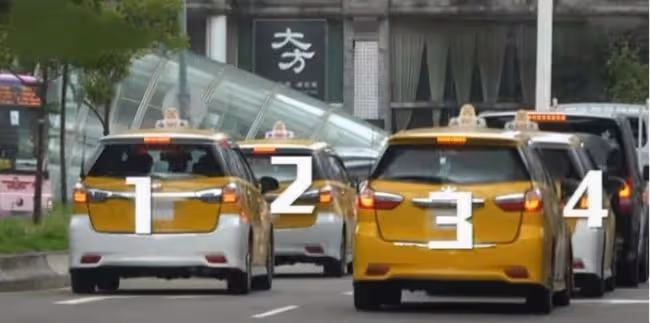 「訓哥」李現GQ盛典被粉絲追車，盤點那些年瘋狂粉絲們追過車的明星