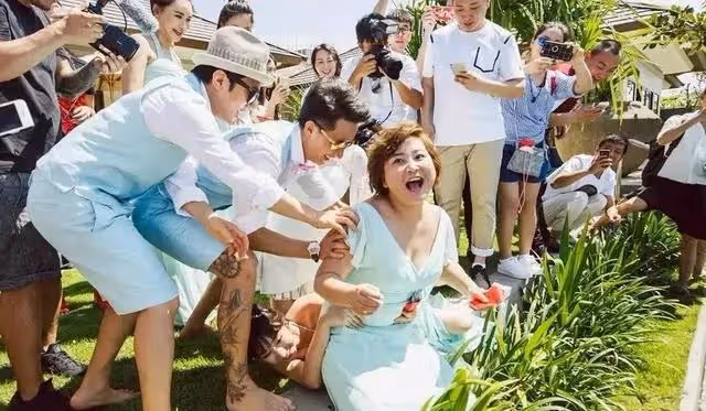 綜藝里讓人氣憤的6大場面:她被人隨意剪了頭髮,他護膝被人藏針
