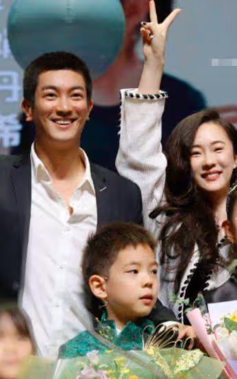 恩愛全是假的?杜江約見美女網紅被曝光:三月份武漢見!