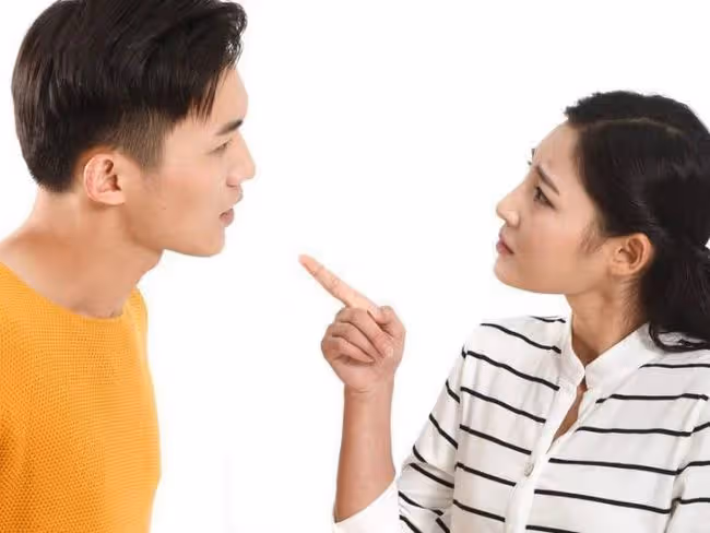 婆婆不肯給彩禮,媳婦妥協出嫁,兒子滿月酒,媳婦宣布一事全家懵