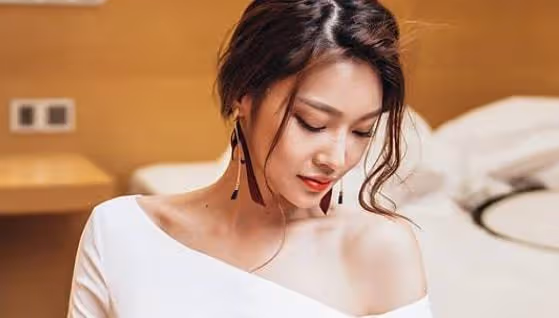 我給爸爸雇了個保姆,安裝監聽後,我才知道她的目的