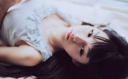 他把我推倒在床,一帆雲雨過後,他說我床上聲音像他前女友