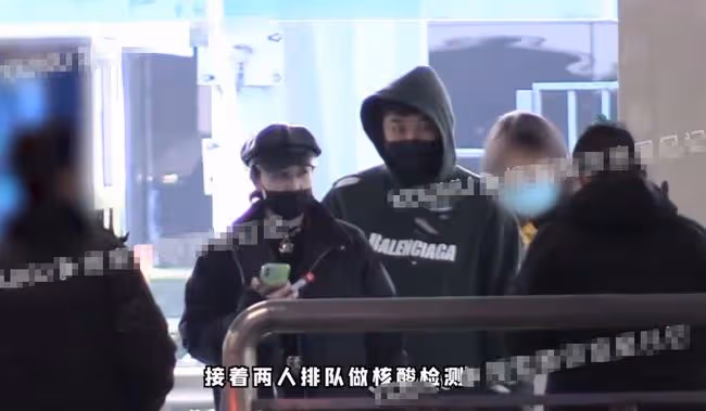 闞清子與男友現身機場,新男友顏值遭質疑,被指跟紀凌塵沒法比