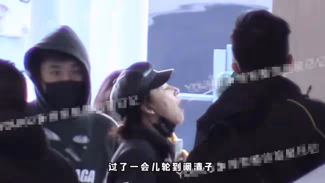 闞清子與男友現身機場,新男友顏值遭質疑,被指跟紀凌塵沒法比