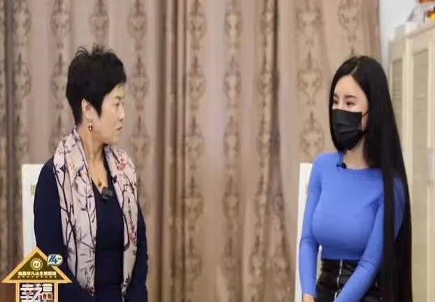 女主播慘遭「騙財騙色」,網友卻說:穿成這樣,活該!