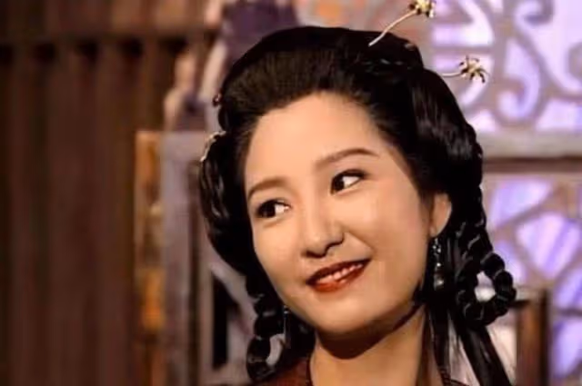 34歲星二代官宣戀情,母親曾飾演「李莫愁」,姨母是實力女星米雪