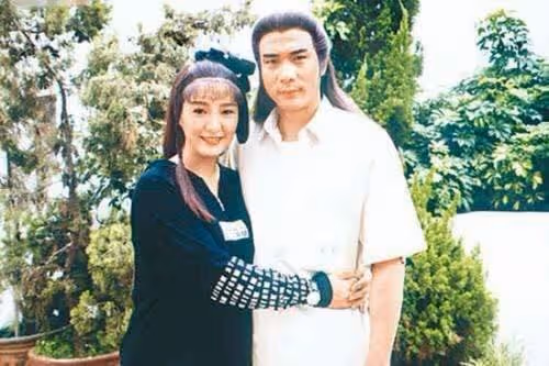 34歲星二代官宣戀情,母親曾飾演「李莫愁」,姨母是實力女星米雪