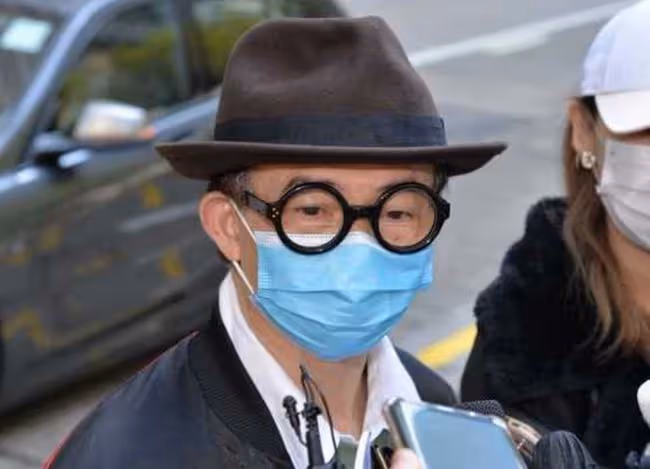 梅艷芳哥哥近況,嫌99歲老母每月給他2萬太少,靠小30歲女友資助