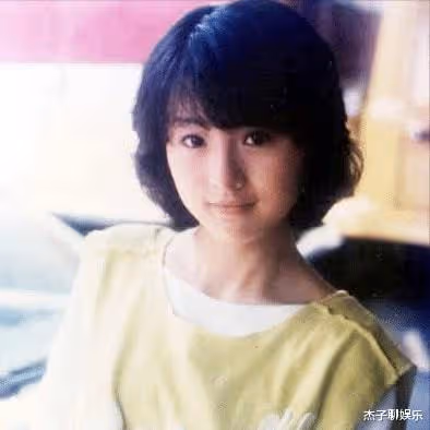 退圈後嫁豪門，被曝出軌乾兒子的她，56歲仍未婚