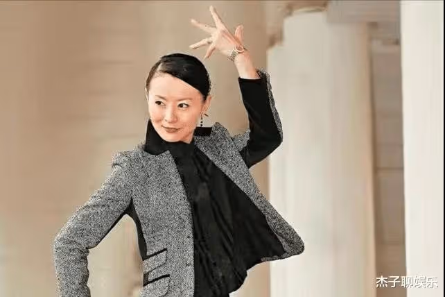 退圈後嫁豪門，被曝出軌乾兒子的她，56歲仍未婚