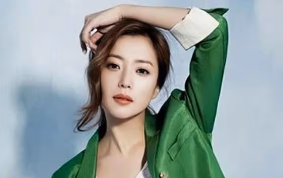 李奈映:與裴勇俊傳出緋聞,37歲嫁男神元彬婚禮只花6000塊