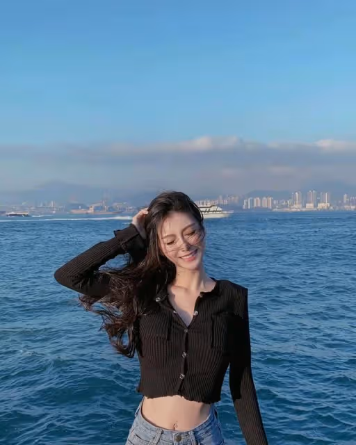 關楚耀情人節送20萬現金,空姐女友:任何玫瑰花都不及任你隨便花